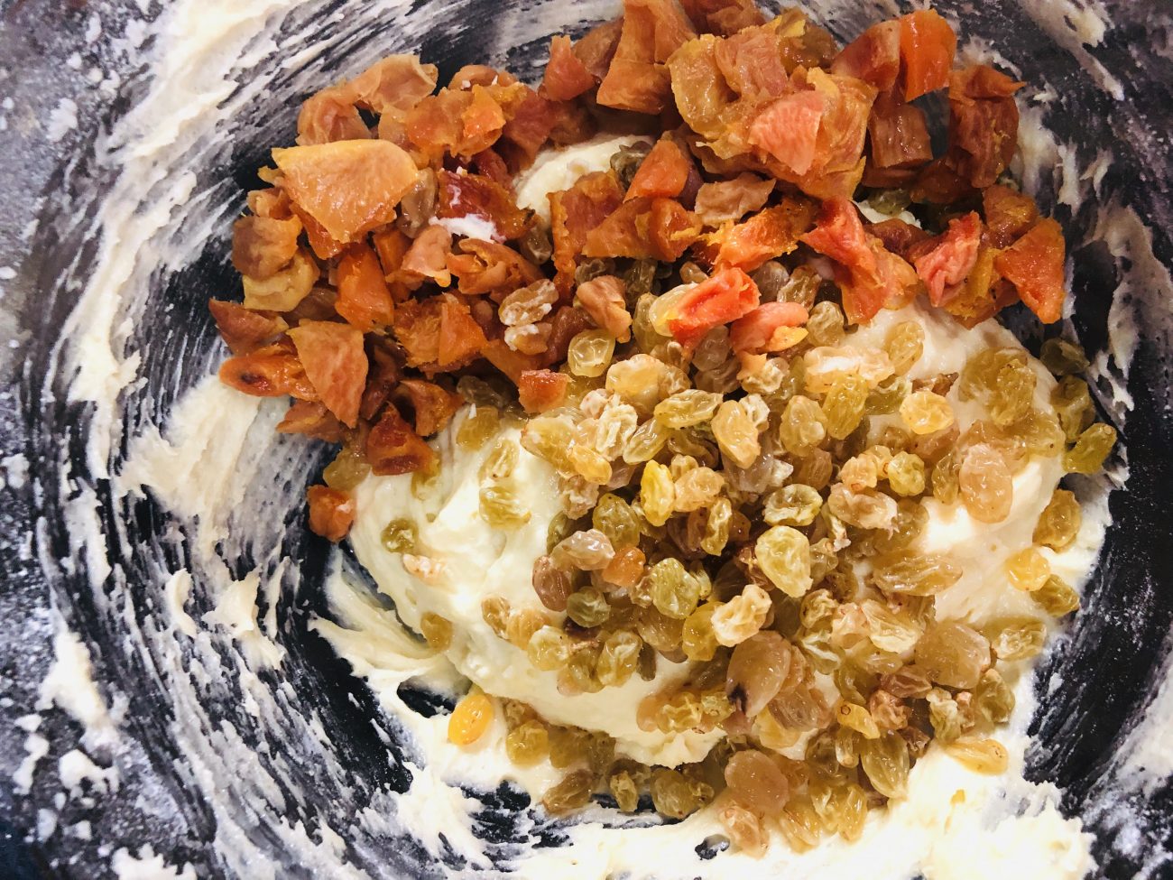 Кекс с курагой, черносливом и орехами