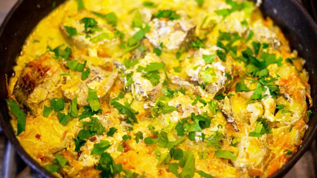 Минтай, в сметане с овощами