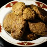Фото рецепта - Ароматные свиные котлеты в сухарях - шаг 7