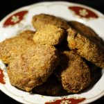Фото рецепта - Ароматные свиные котлеты в сухарях - шаг 7