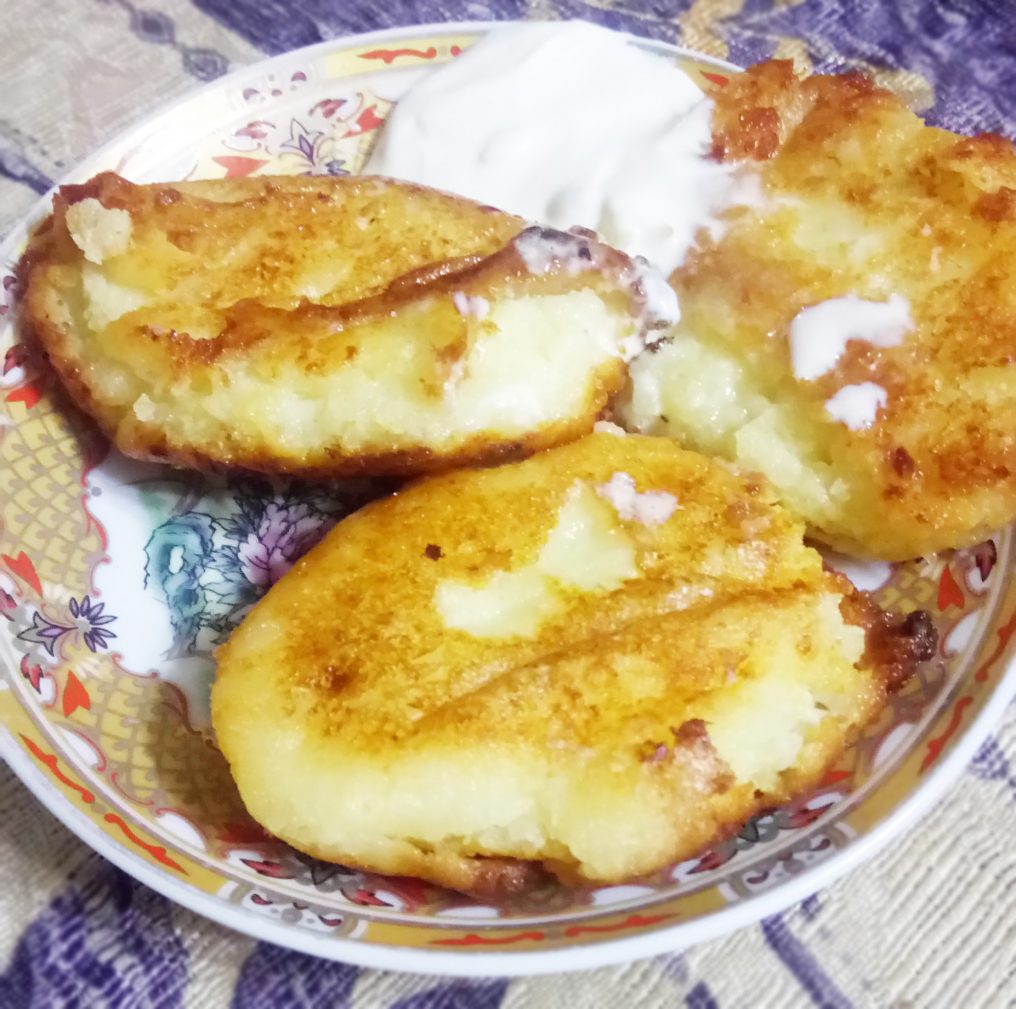 Пышные, воздушные сырники со сметаной