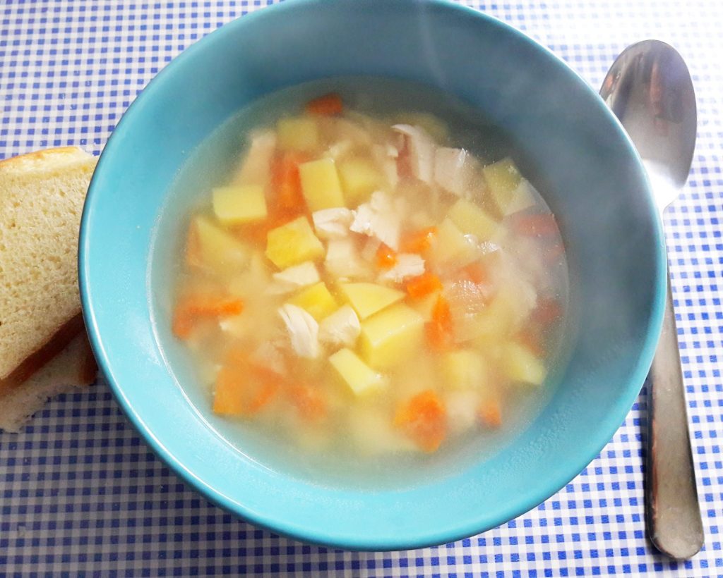Легкий куриный супчик с овощами и макаронами
