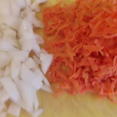 Фото рецепта - Сырный куриный суп с картофелем - шаг 2