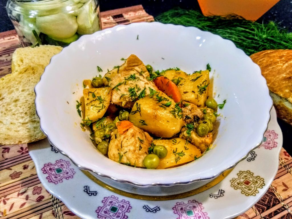 Рагу из свинины с картофелем и зеленым горошком