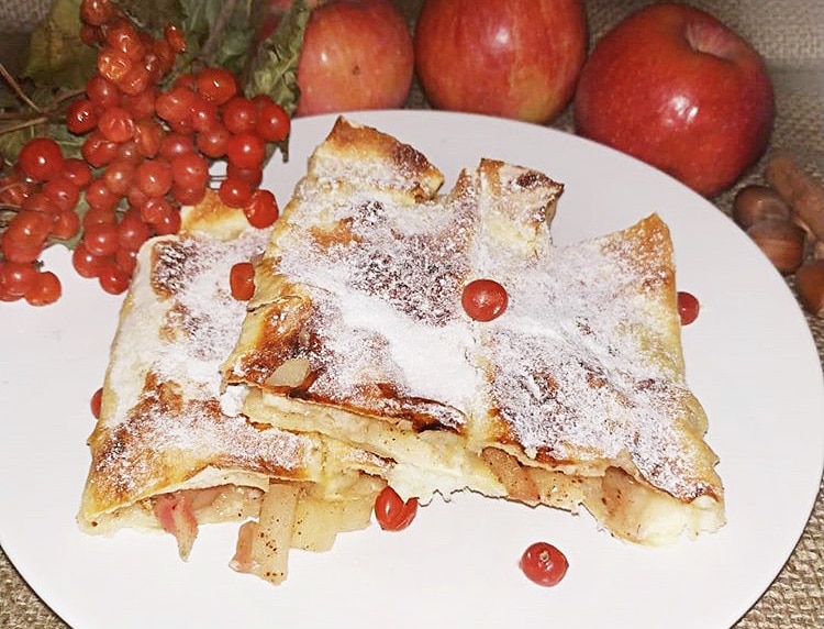 Пирог с яблоками из лаваша