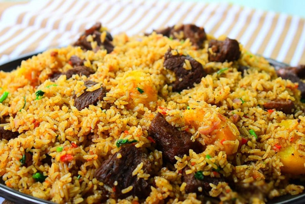 Азербайджанский плов с говядиной и курагой