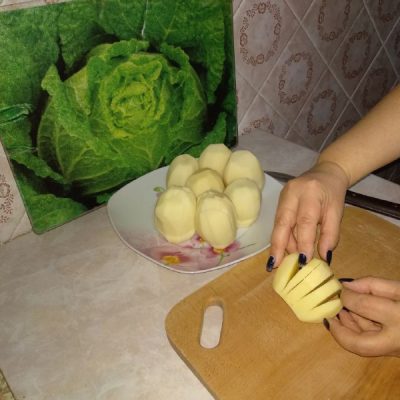 Фото рецепта - Хрустящая, ароматная картошка на праздничный стол - шаг 2