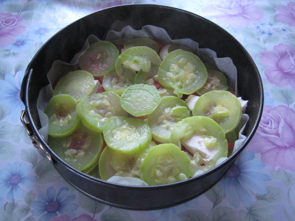 Фото рецепта - Запеканка из кабачков с сыром и помидорами - шаг 1