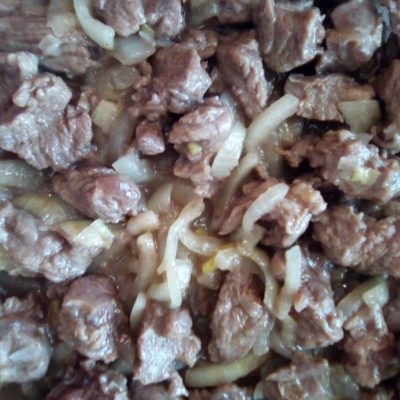 Фото рецепта - Красная фасоль с мясом, запеченная в горшочке - шаг 4
