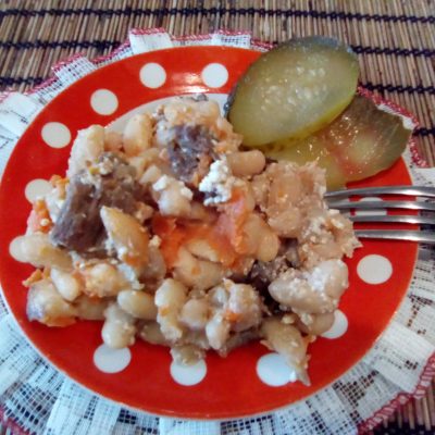 Фото рецепта - Красная фасоль с мясом, запеченная в горшочке - шаг 6