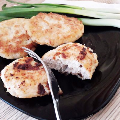 Куриные котлеты из куриной грудки - рецепт с фото