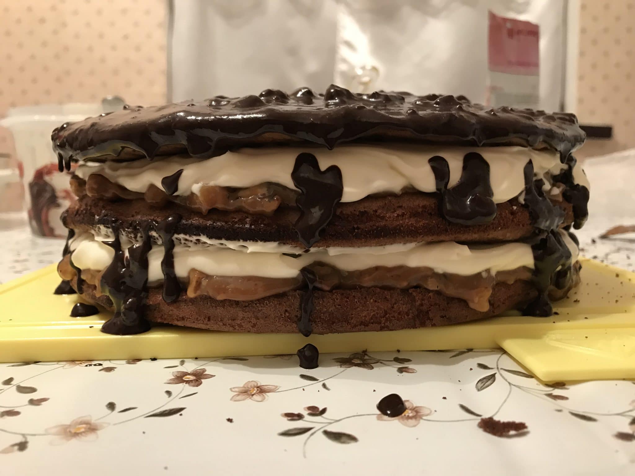 Шоколадный торт ”Сникерс” со сгущенкой и орехами