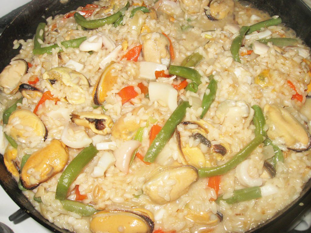 Ризотто с мидиями, кальмарами и стручковой фасолью