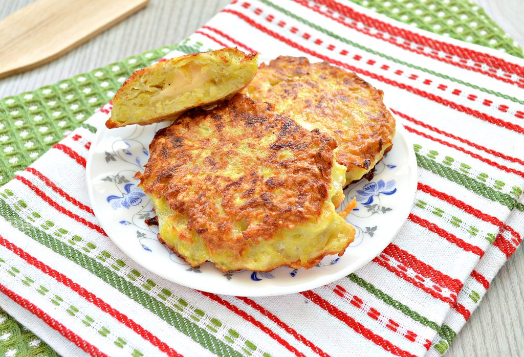 Картофельные котлеты с сырной начинкой (драники)