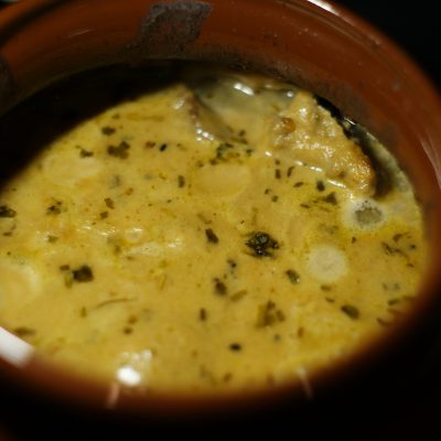 Фото рецепта - Запеченная говядина со сливками и яблоками в горшочке - шаг 9