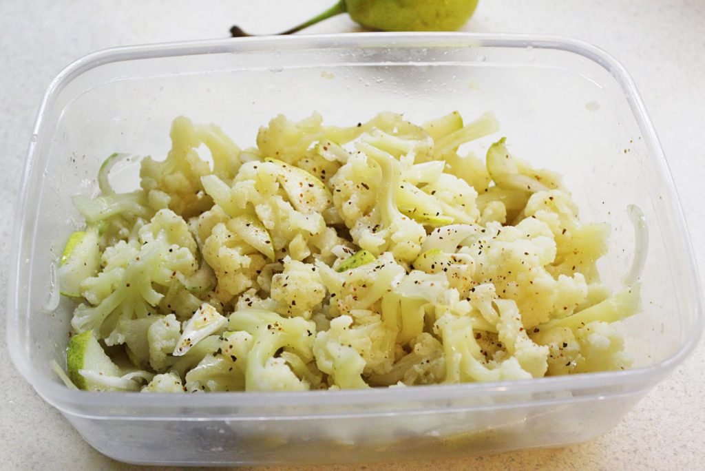 Цветная капуста по-корейски с грушей (маринованная)