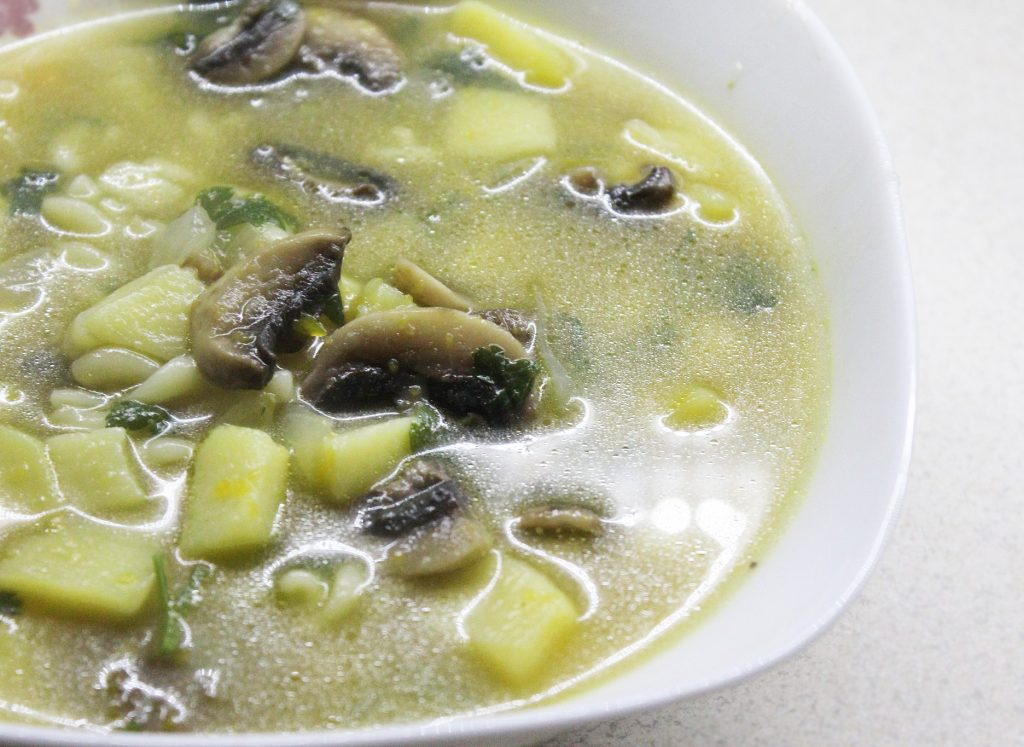 Постный тыквенный суп с грибами и макаронами