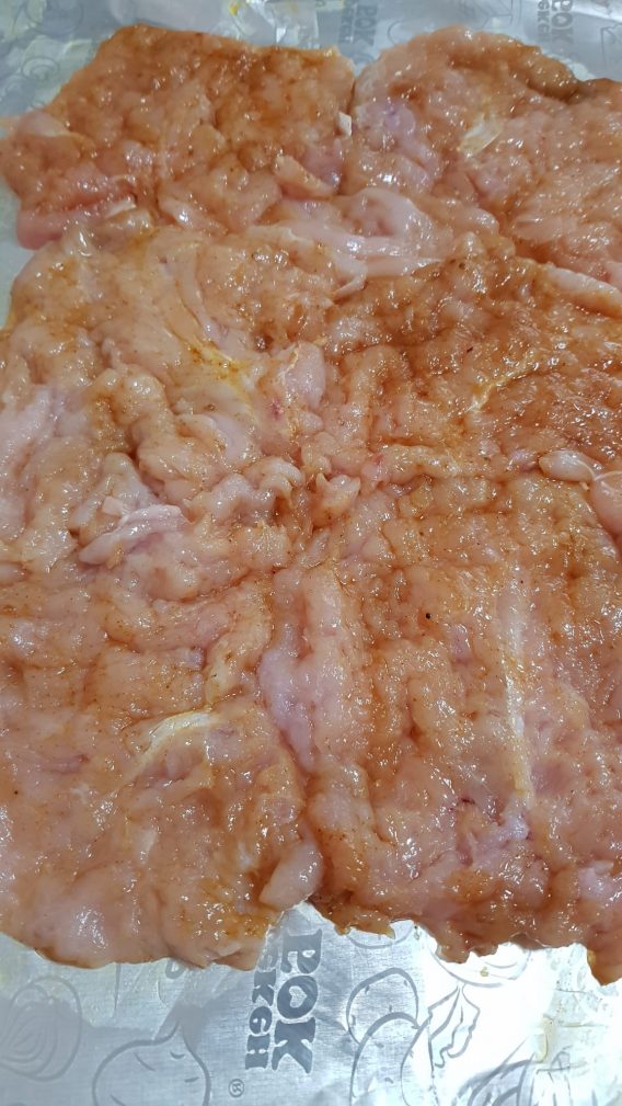 Фото рецепта - Запеченный куриный рулет с шампиньонами и сыром - шаг 3