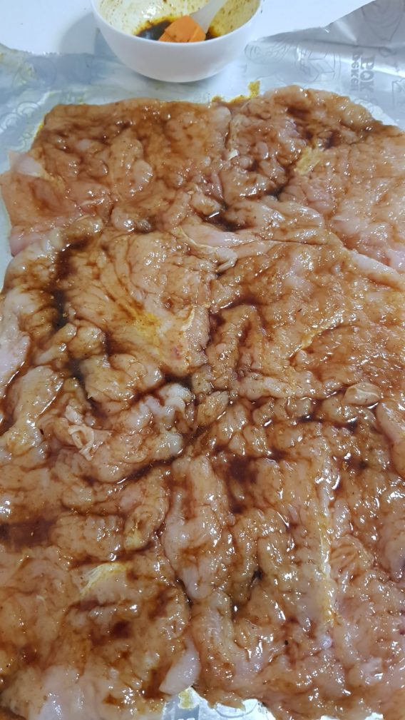 Фото рецепта - Запеченный куриный рулет с шампиньонами и сыром - шаг 4