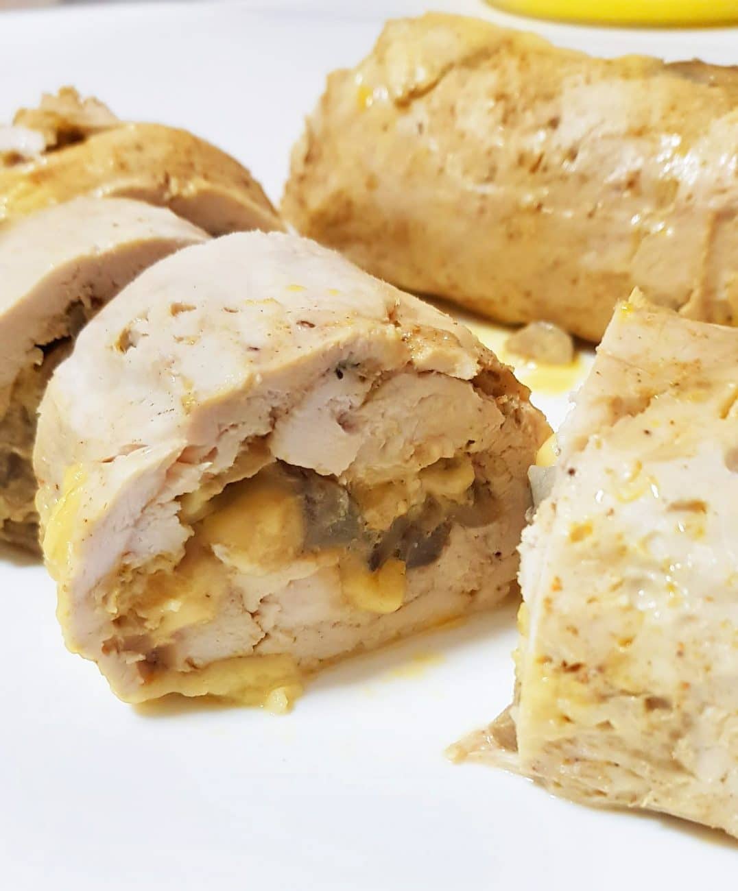 Запеченный куриный рулет с шампиньонами и сыром