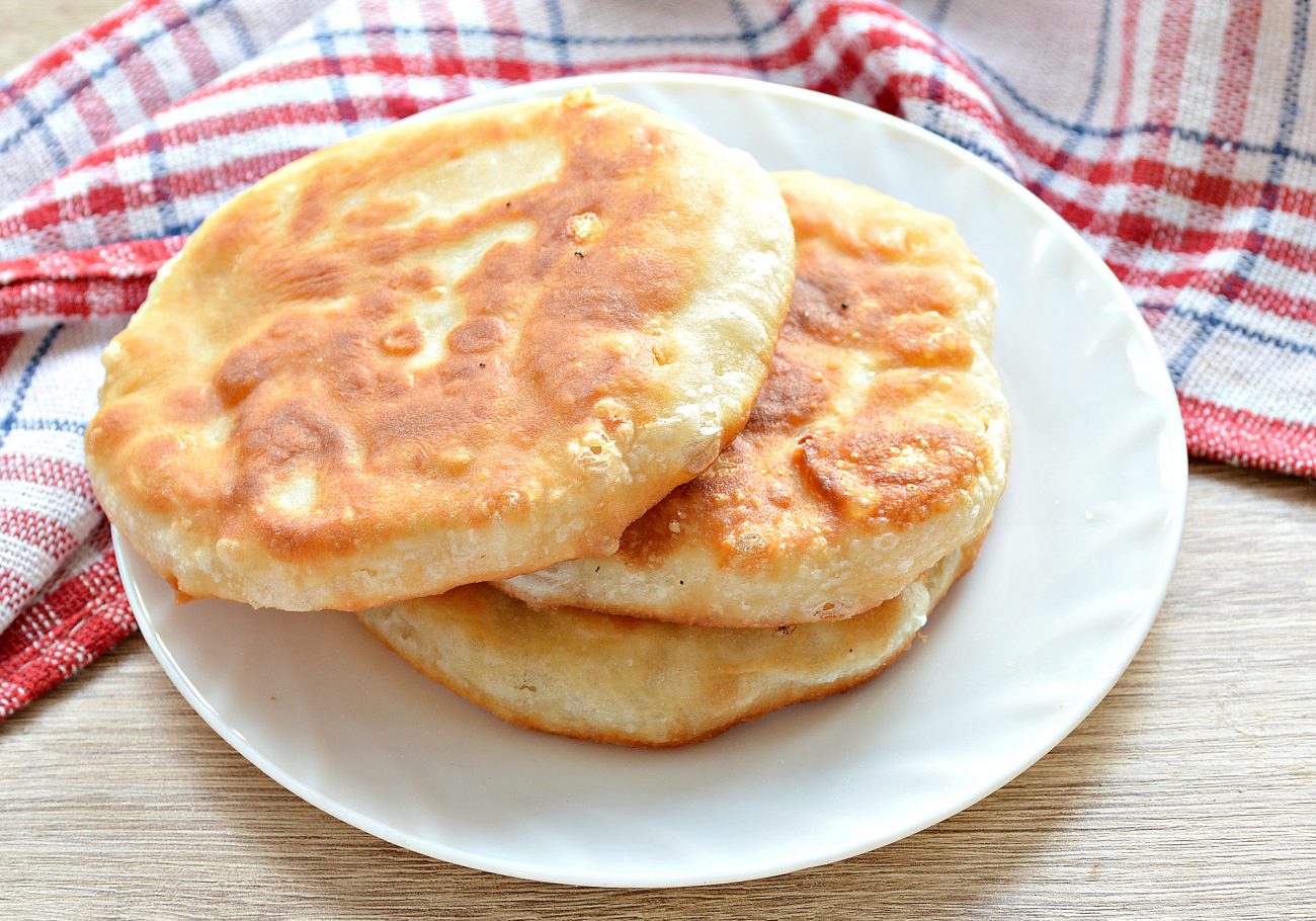 Лепешки на сковороде с сырной начинкой