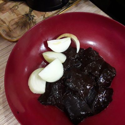 Фото рецепта - Печеночный торт из говяжьей печени с овощами - шаг 2