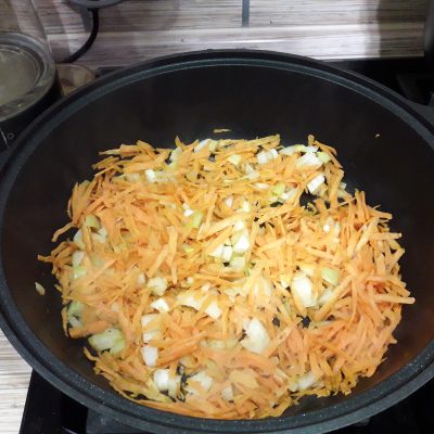 Фото рецепта - Печеночный торт из говяжьей печени с овощами - шаг 6
