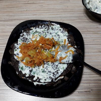Фото рецепта - Печеночный торт из говяжьей печени с овощами - шаг 7