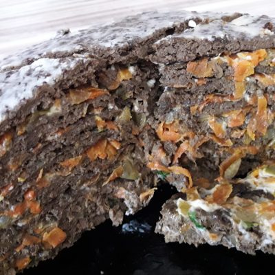 Фото рецепта - Печеночный торт из говяжьей печени с овощами - шаг 8