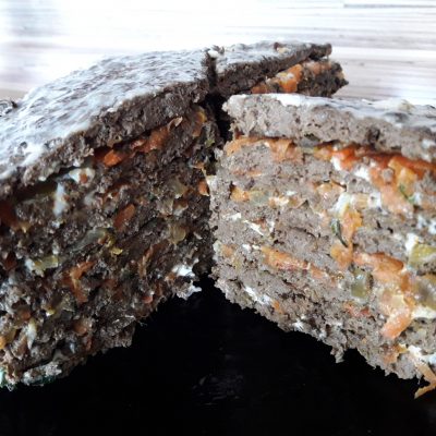 Фото рецепта - Печеночный торт из говяжьей печени с овощами - шаг 8