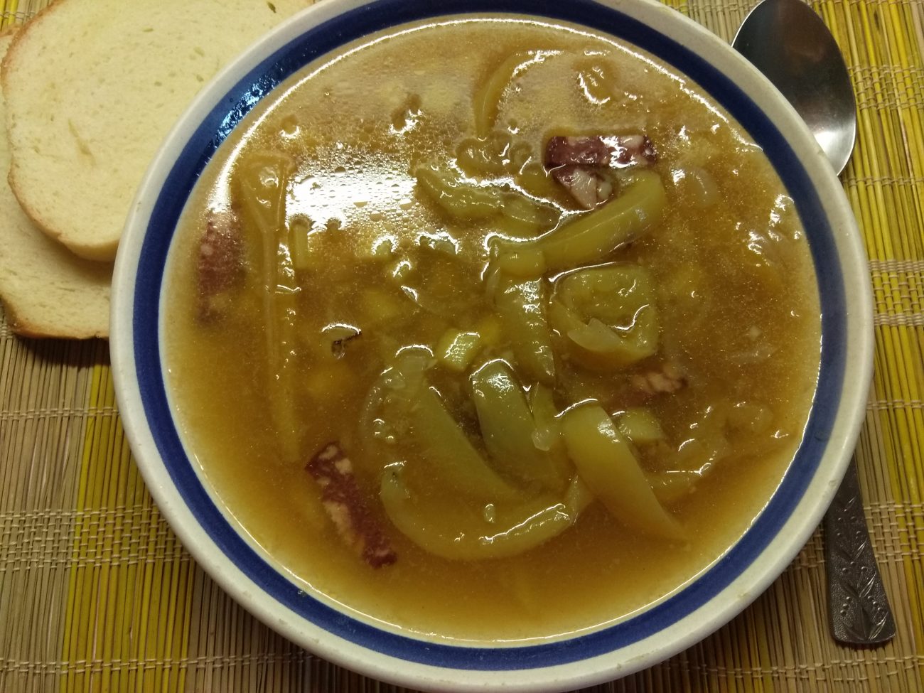 Чесночный суп с болгарским перцем и картофелем