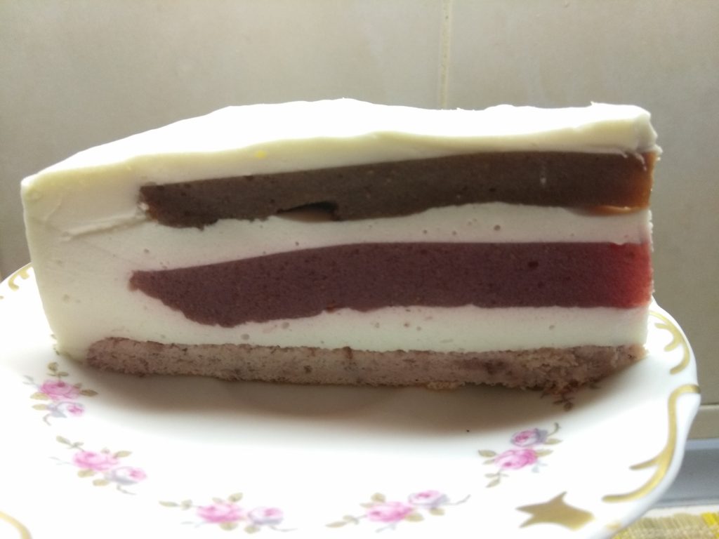 Муссовый торт из клубники и банана