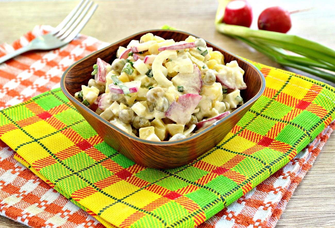 Салат с редиской и картофелем