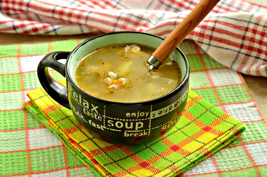 Рассольник с курицей с маринованными огурчиками