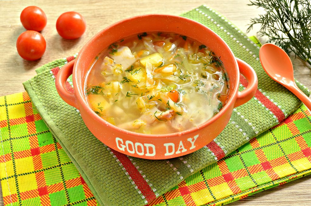 Овощной суп с молодой капустой и курицей