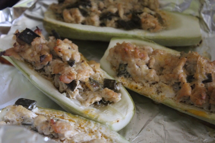 Фото рецепта - Фаршированные лодочки из кабачков с курицей - шаг 8
