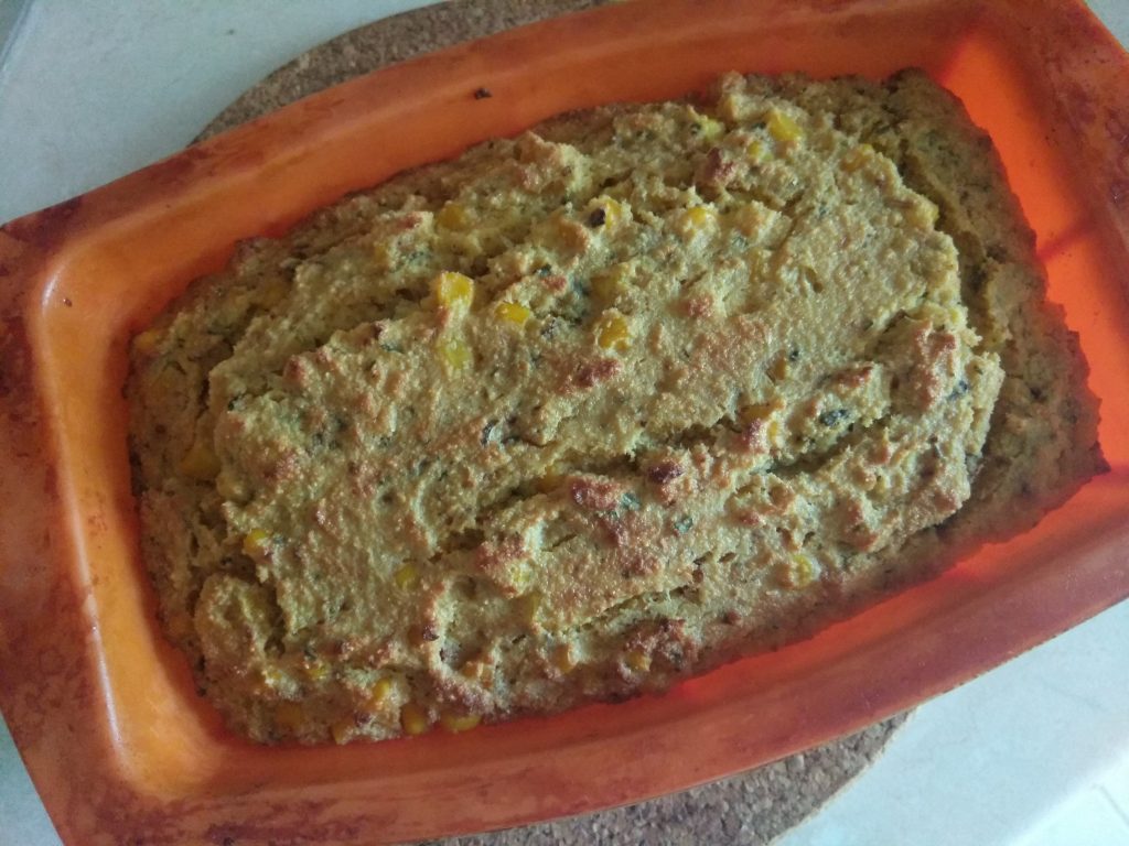 Фото рецепта - Кекс из кукурузной крупы и консервированной кукурузы - шаг 5