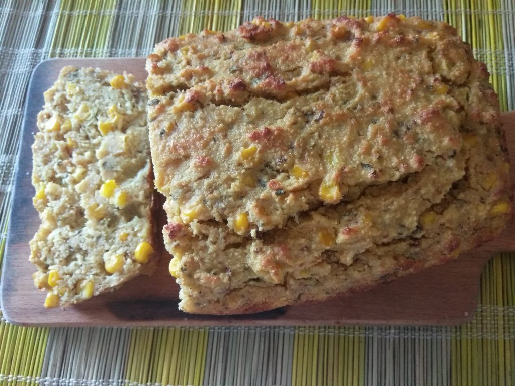 Фото рецепта - Кекс из кукурузной крупы и консервированной кукурузы - шаг 6