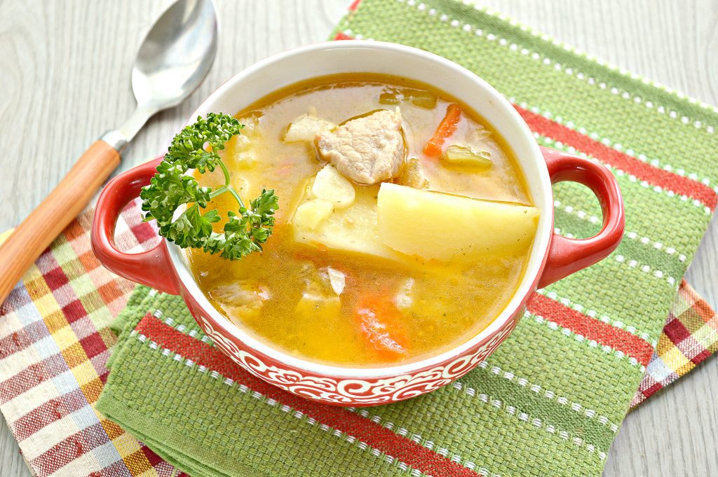Шурпа со свининой, перцем, помидорами