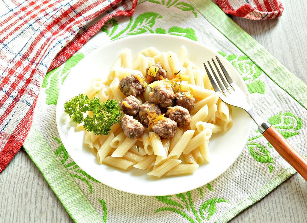 Фото рецепта - Подлива с овощами и мясными фрикадельками - шаг 6