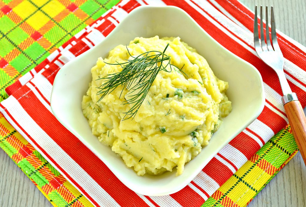 Картофельное пюре с зеленью и молоком