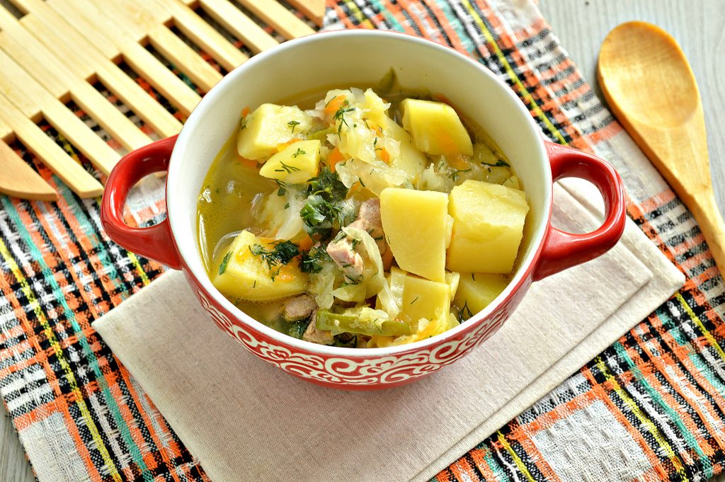 Свинина, тушенная с картофелем, болгарским перцем и капустой