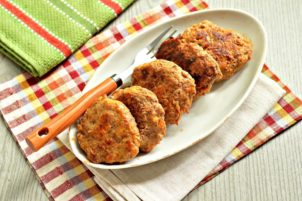 Нежные мясные котлеты с кабачком