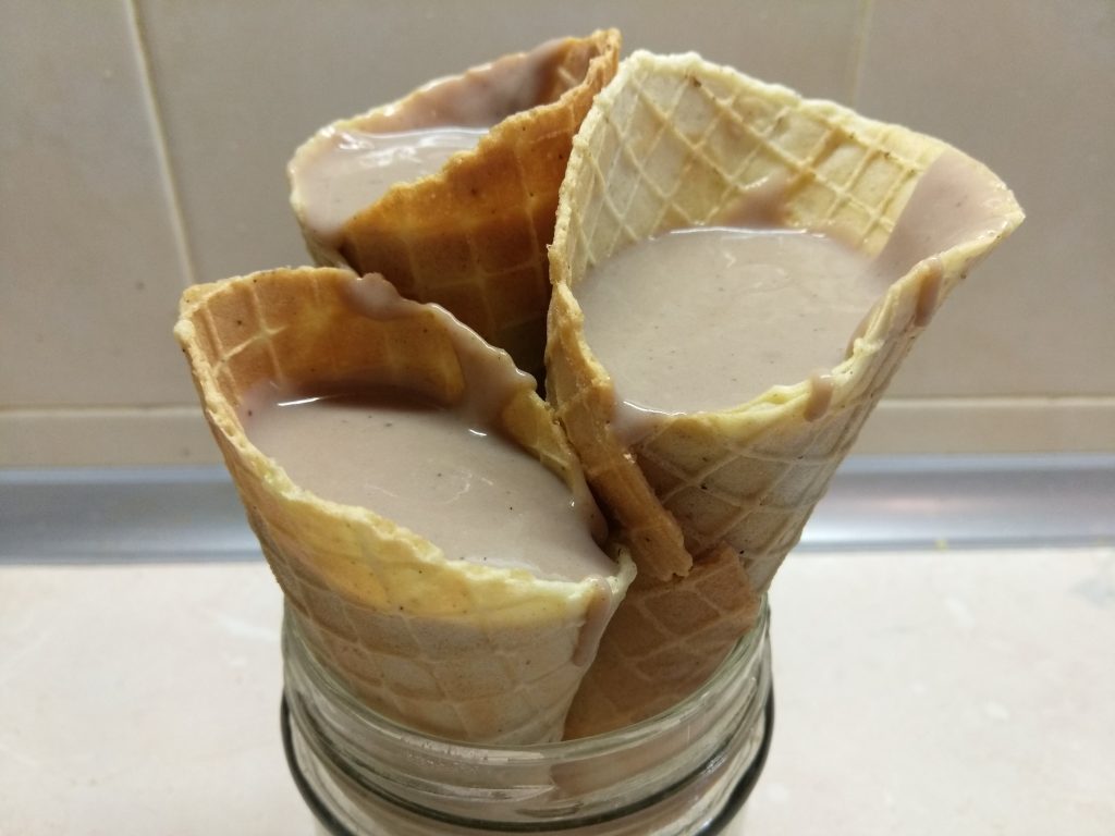 Вафельные рожки с шоколадным заварным кремом
