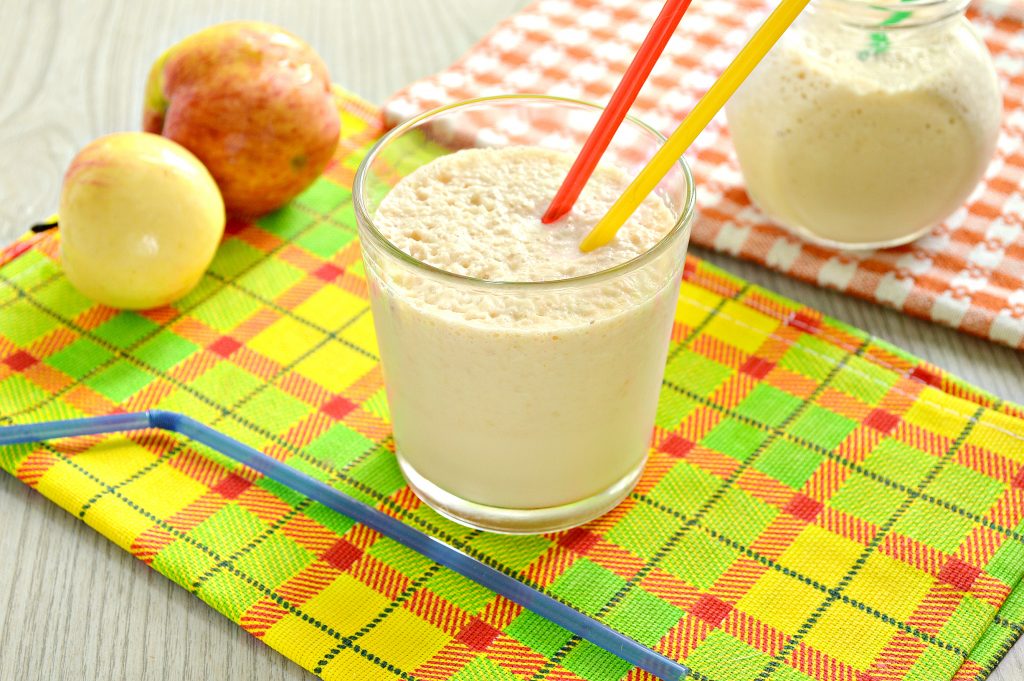 Молочный коктейль с яблоком и медом