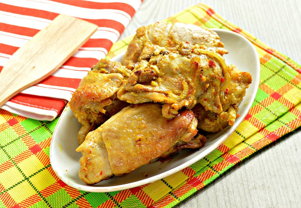 Курица кусочками в рукаве