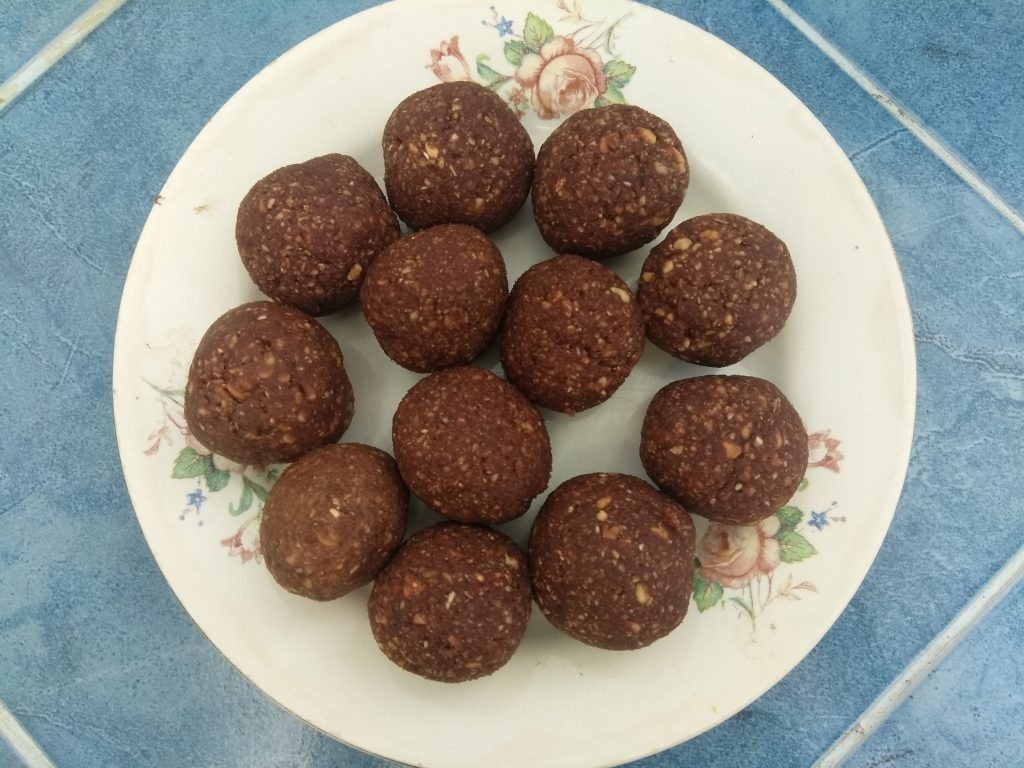 Домашние конфеты из фиников и арахиса