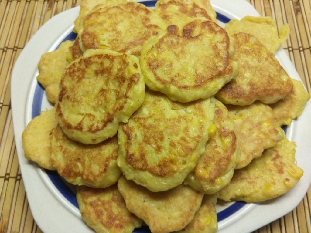 Фото рецепта - Оладьи из молодой кукурузы на молоке - шаг 6