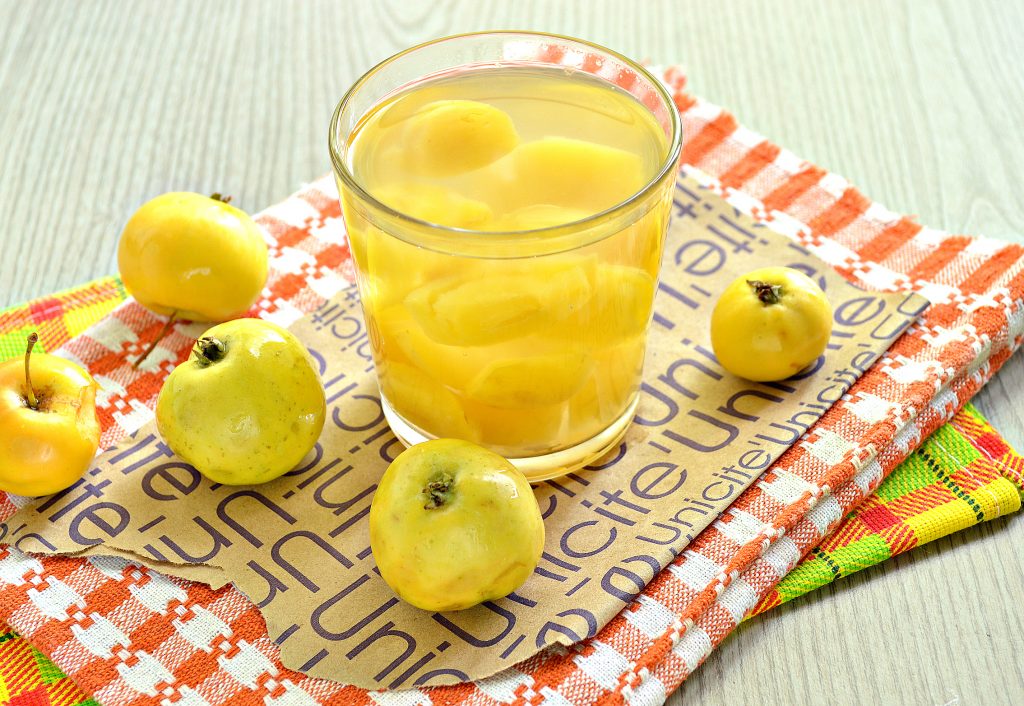 Яблочный компот из ранеток