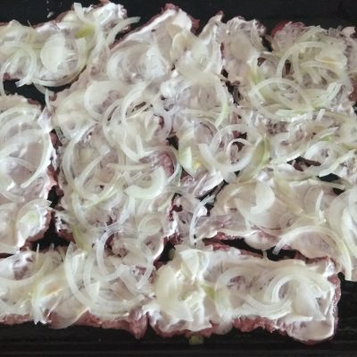 Фото рецепта - Запеченное мясо по-французски с помидорами - шаг 2
